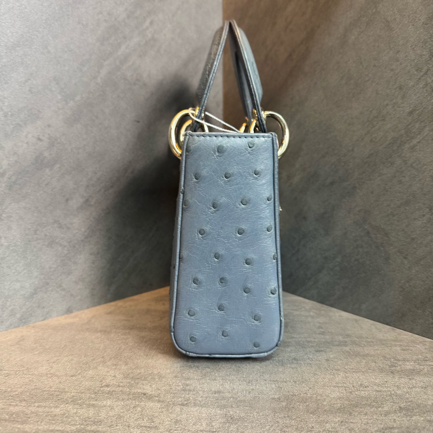 99% new Dior Lady Dior three-compartment ostrich skin grey-gold bag, structured silhouette, clean interior, no wear on the four corners, 2021 serial code, original condition, available now