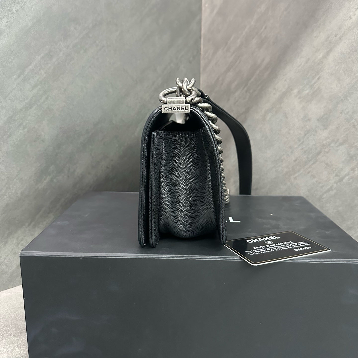 Chanel leboy small black silver lychee cowhide chain bag, 26 pieces with strap card