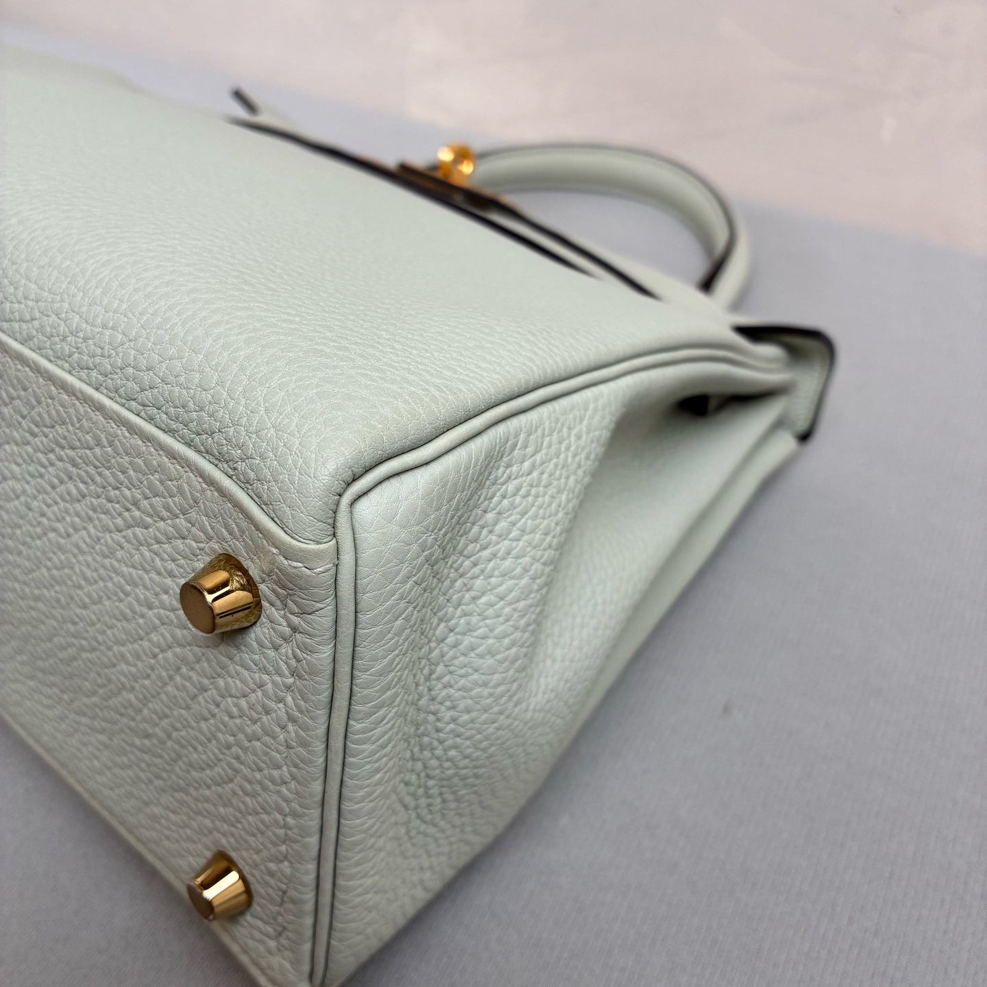 Hermès Kelly 28 in Ice Grey with Gold Hardware, B Stamp, Pre-owned condition, Dimensions 28/10/22 cm, Retail Price 120,000.