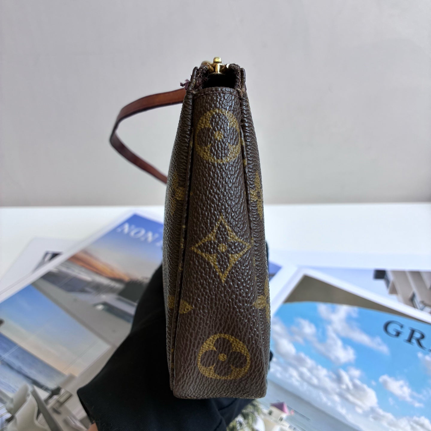 LV/Louis Vuitton Pochette Accessoires New Large Mahjong Bag Monogram Canvas with All-over Print and Zipper Closure Coated Canvas