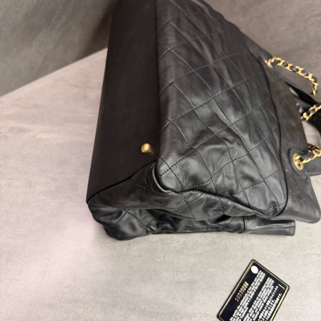 CHANEL Black and Gold Tote Bag Airport Bag, 16-series with authenticity card, dimensions 34*16*25cm, original condition