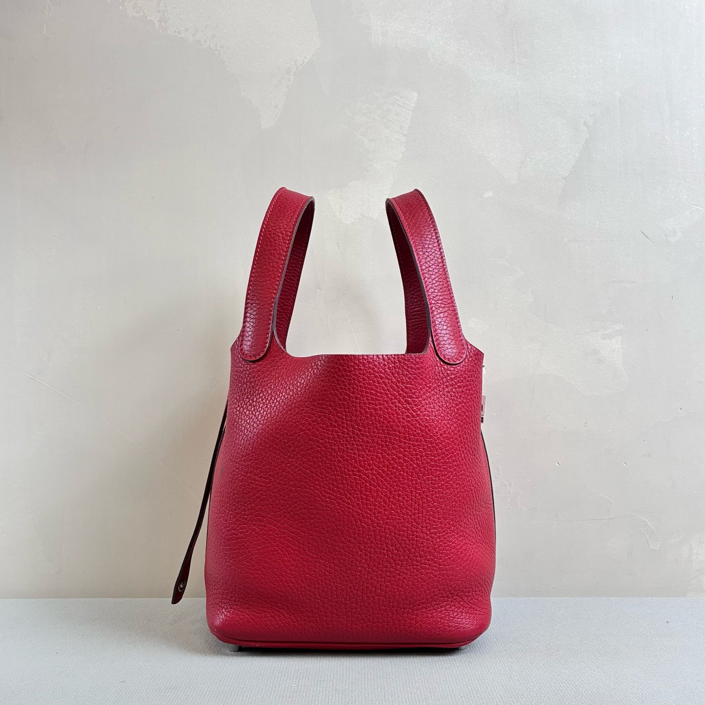 Hermes T刻 99% new Piction 18 basket in red leather, size 18*18.
