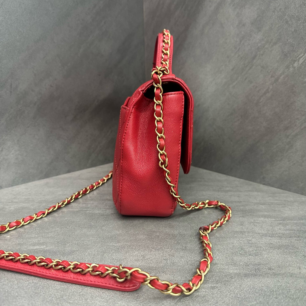 Chanel 19bag Red Gold-tone Calfskin Messenger Bag, structured silhouette, clean interior, 28 serial with authenticity card, in stock.