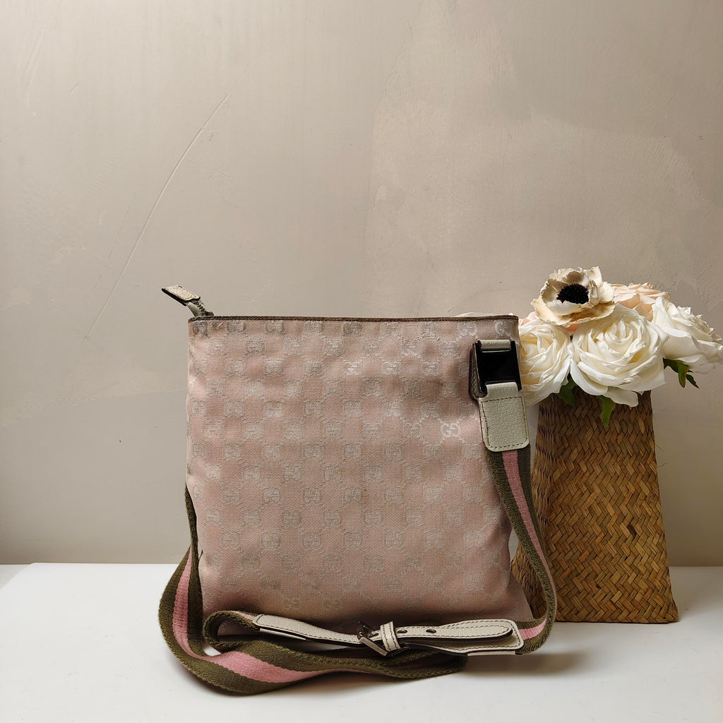 Gucci authentic canvas bag in pink with silver logo, vintage style, size approximately 27*29 cm.