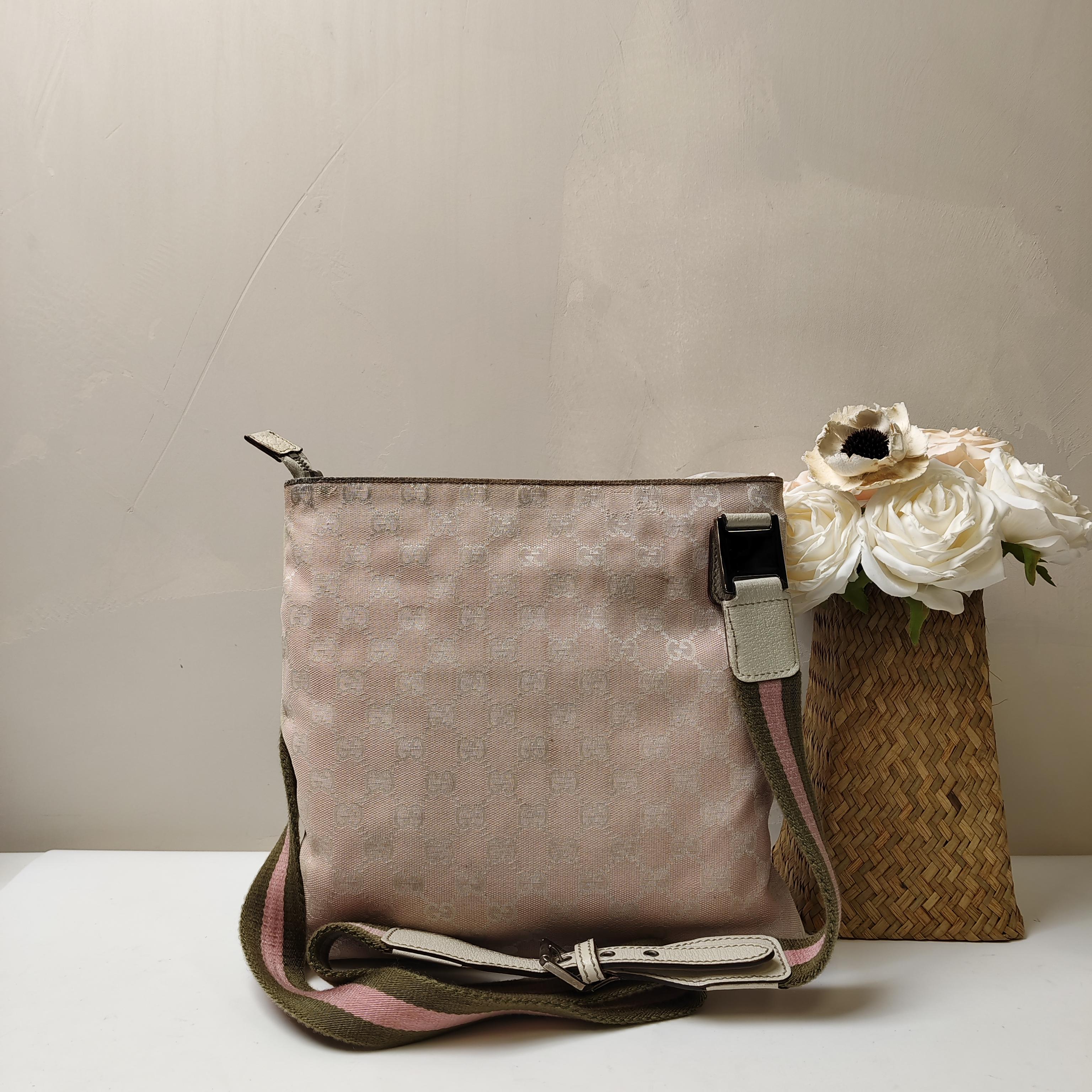 Gucci authentic canvas bag in pink with silver logo, vintage style, size approximately 27*29 cm.