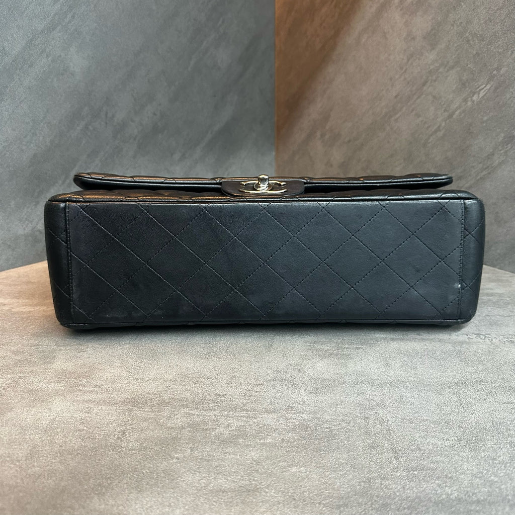 Chanel cf maxi black and silver sheepskin chain bag 18 opening type three-dimensional inside clean