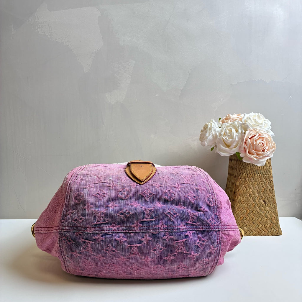 Louis Vuitton Gradient Denim Crossbody Bag Handheld Bag Shoulder Bag with Strap Vintage Size: 29*22*12