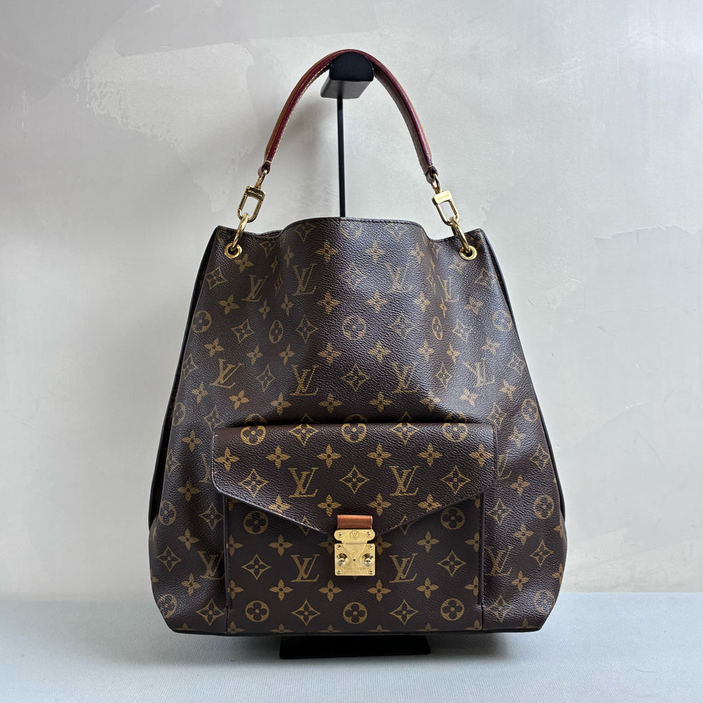 Louis Vuitton 98 New Metis Hobo, same style as HyunA, dimensions 32*36.