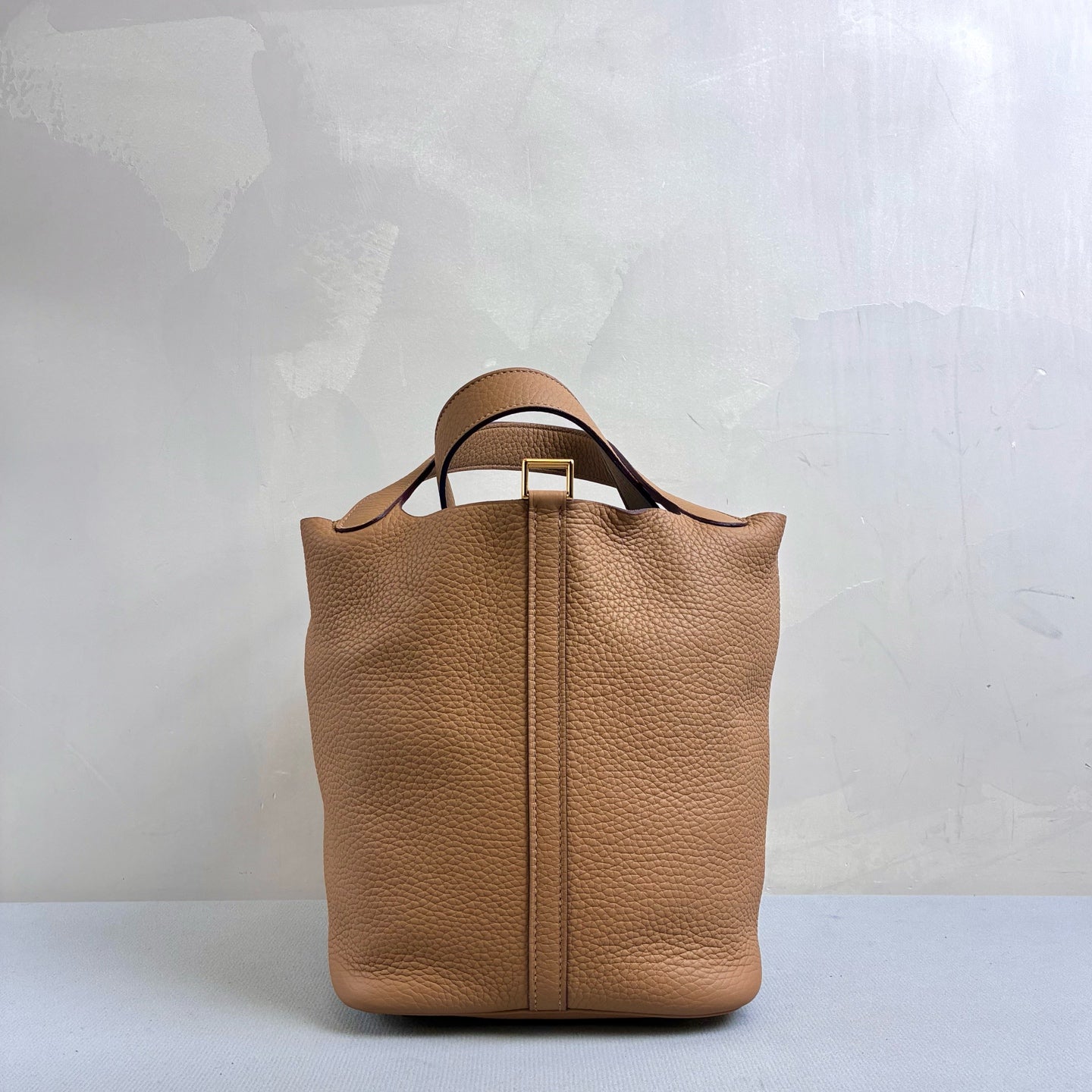 Hermès 99% new Z刻 Basket 22 in Biscuit color with gold hardware, size 22*21.