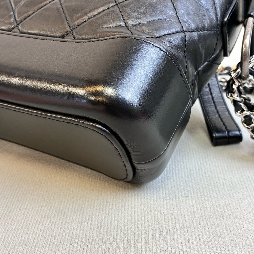 Chanel 99% new 28 Open Boy Bag Medium Black Size 21*14