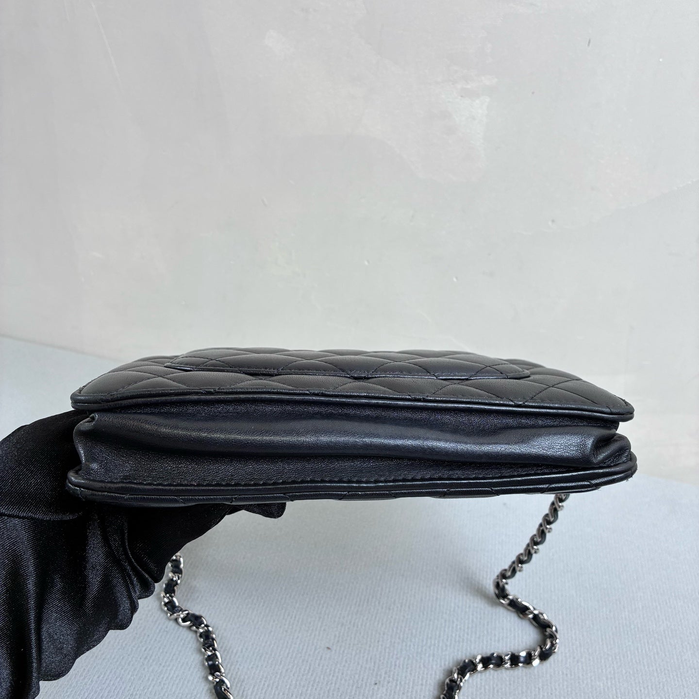 Chanel WOC Black Gold Lambskin Chain Bag 22 Open Black Lambskin Classic Diamond Pattern Gold Hardware Size 19×12cm