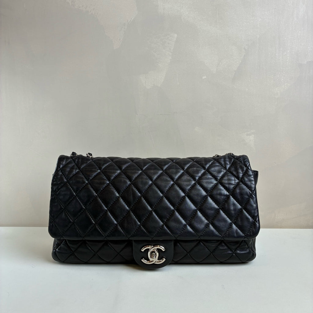 Chanel CF Black and Silver Raincoat Airport Bag 13 Opening Shoulder Bag 99% New Size: 35*7.5*16 Lambskin Material
