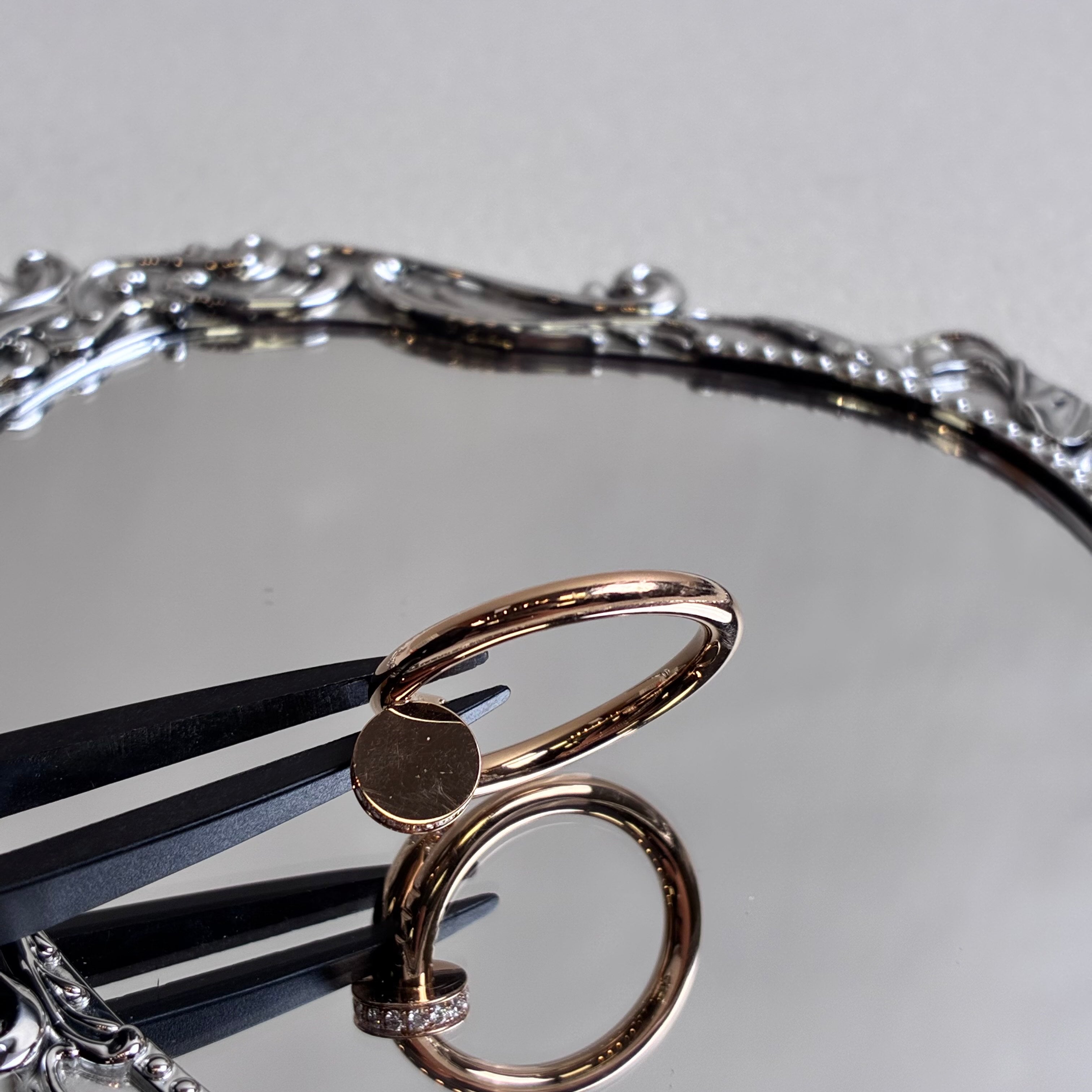 Cartier 99% new size 54 single ring with diamonds at the beginning and end, diamond nails, rose gold ring, code check until 2024.