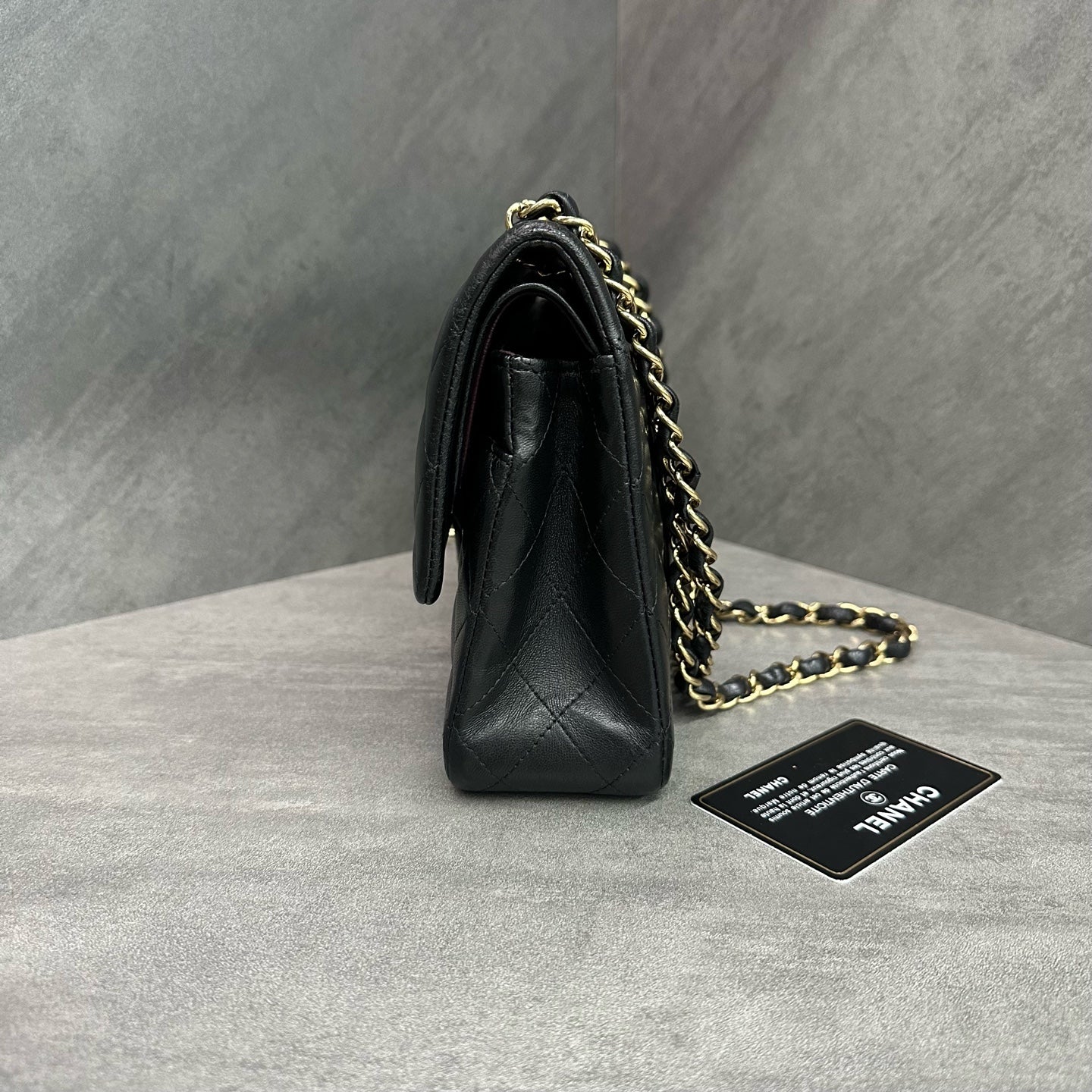 Chanel cf medium size black gold sheepskin chain bag, 18 opening with strap card bag type, three-dimensional inside clean