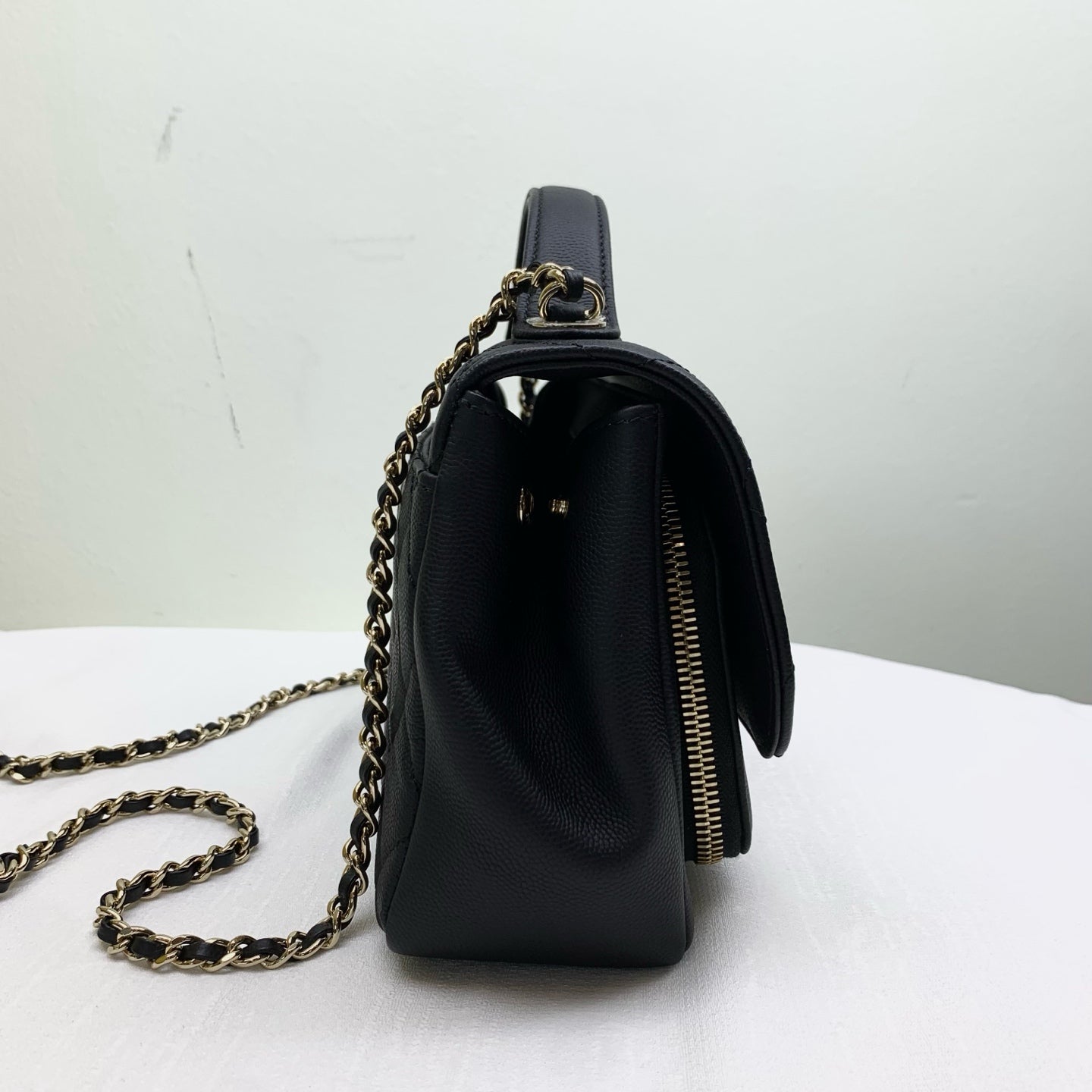 Chanel Litchi Calfskin Black Messenger Bag with Gold Hardware, includes card, approximately 23*17 cm.