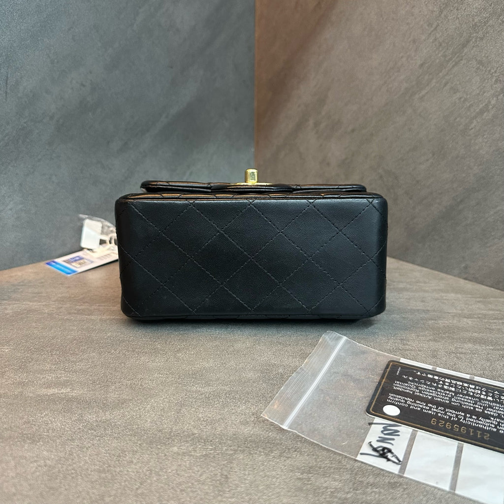 Chanel cf Fang Fattie Black Gold sheepskin chain Bag 21 opening with strap card