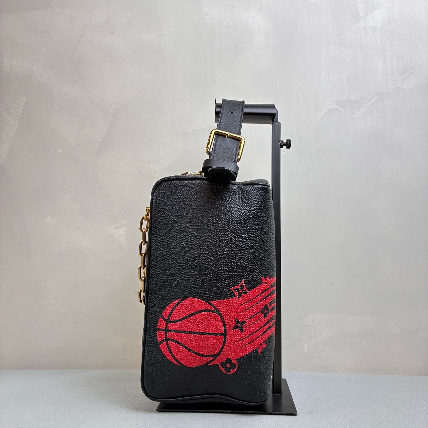 Louis Vuitton NBA Collaboration Black Monogram Toiletry Bag NBA Collaboration Chip Version Size 23*12