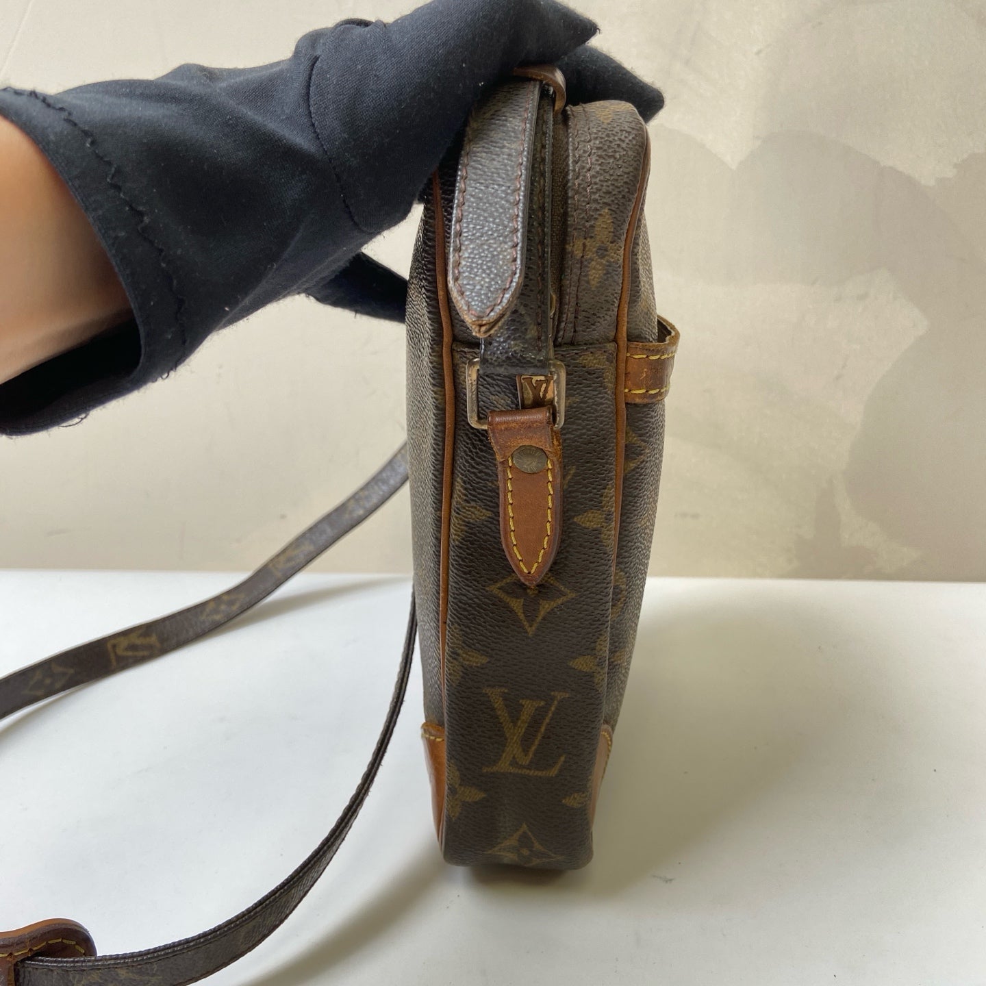LV/Louis Vuitton 2003 Monogram Single Layer Vintage Camera Bag Shoulder Bag Pre-owned Size 20×15 Monogram Coated Canvas