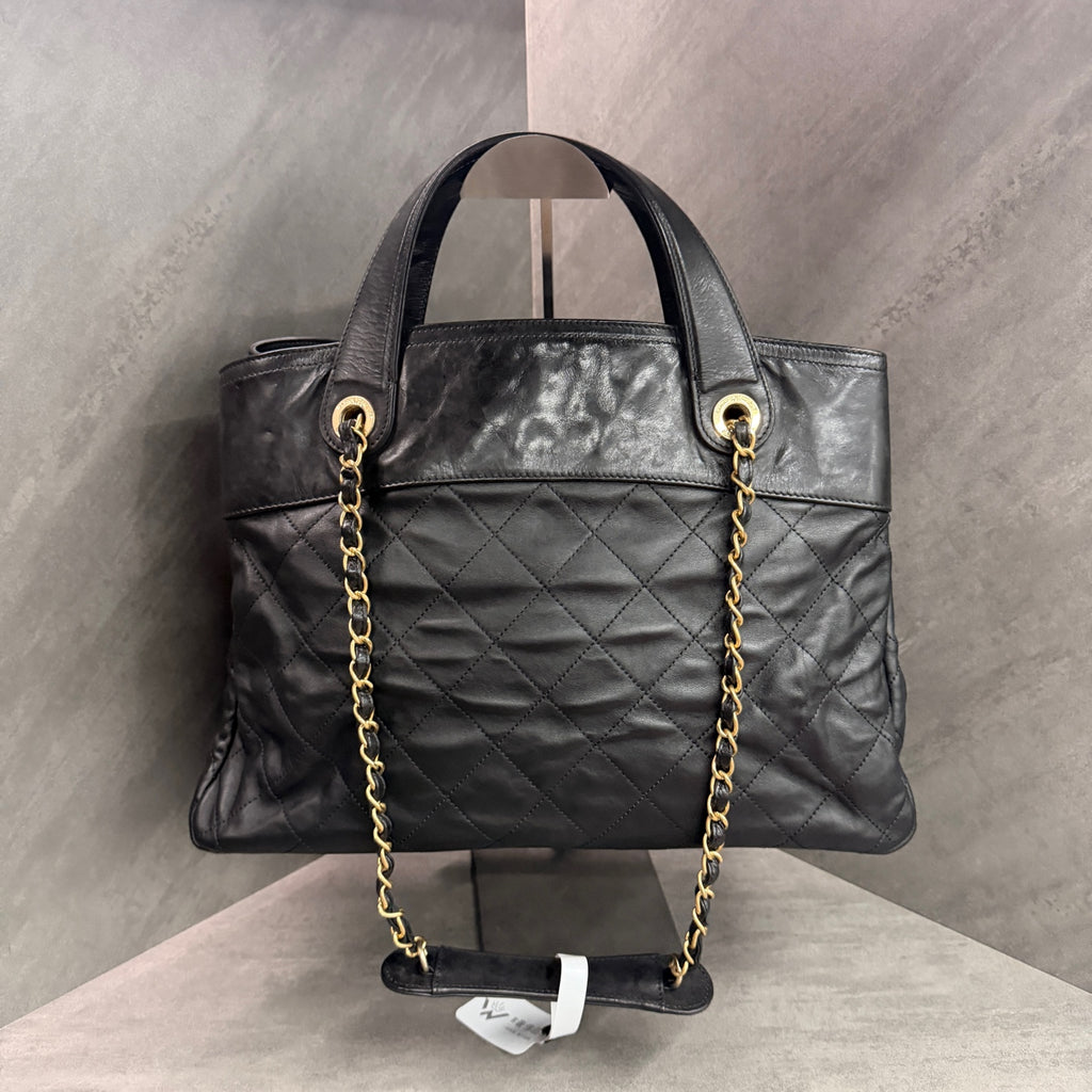 CHANEL Black and Gold Tote Bag Airport Bag, 16-series with authenticity card, dimensions 34*16*25cm, original condition