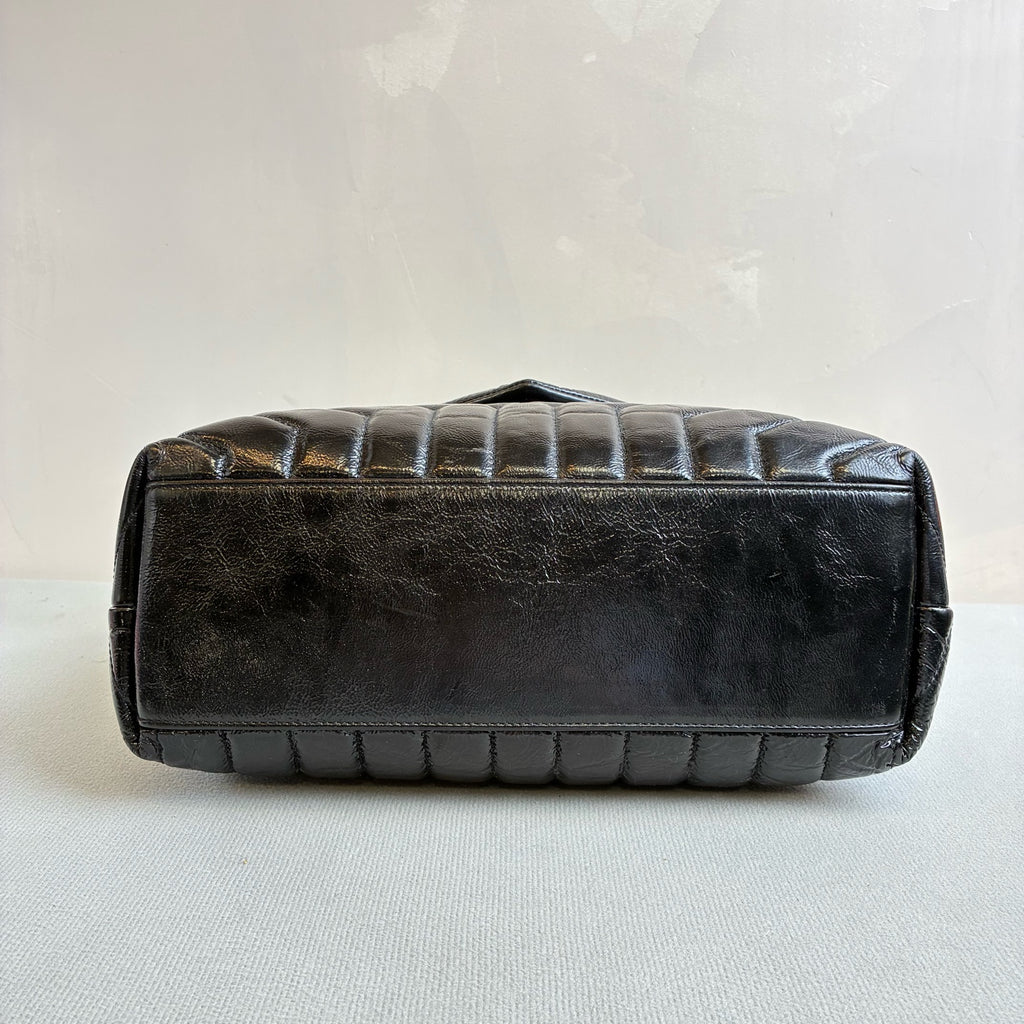 99% new YSL Loulou shoulder bag, medium size, black patent leather with silver chain, super stylish, dimensions 30x22x13.