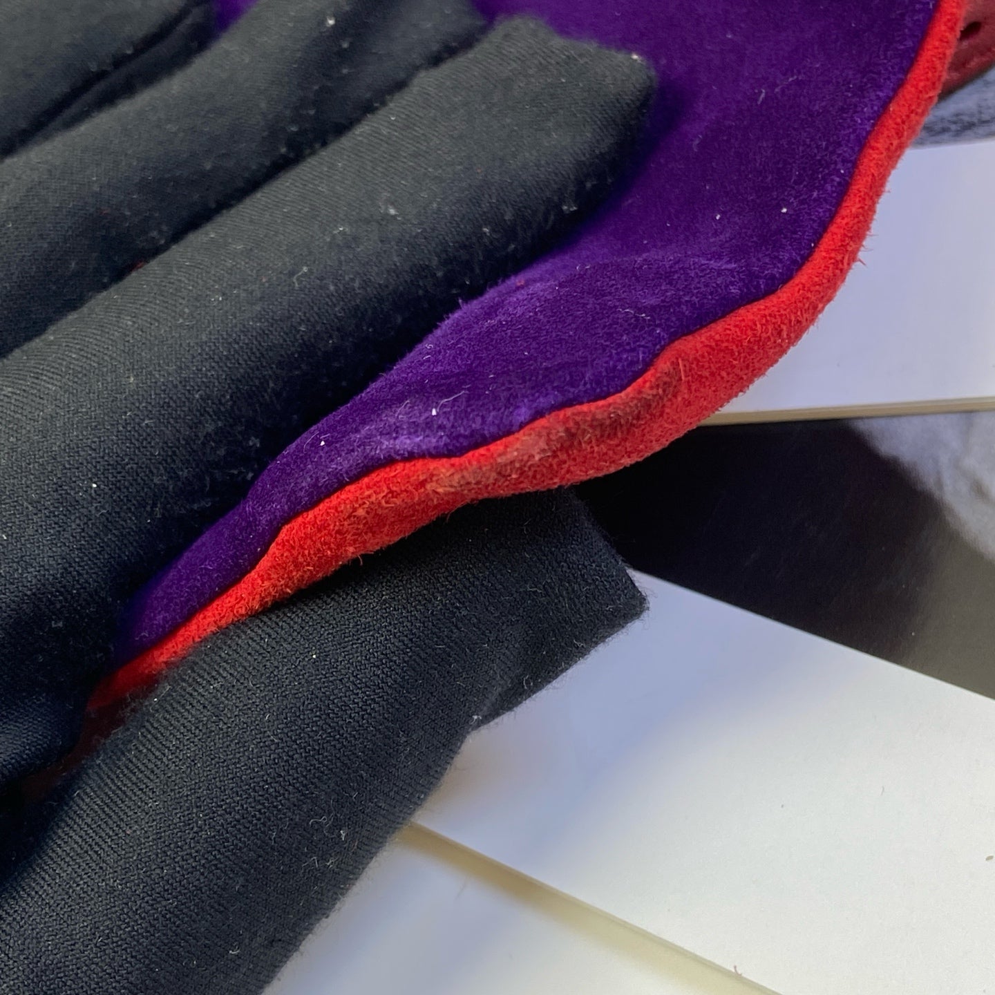 Miu Miu Color-Block Shoulder Bag 97% New Size: 29×25 Purple and Red Suede Material