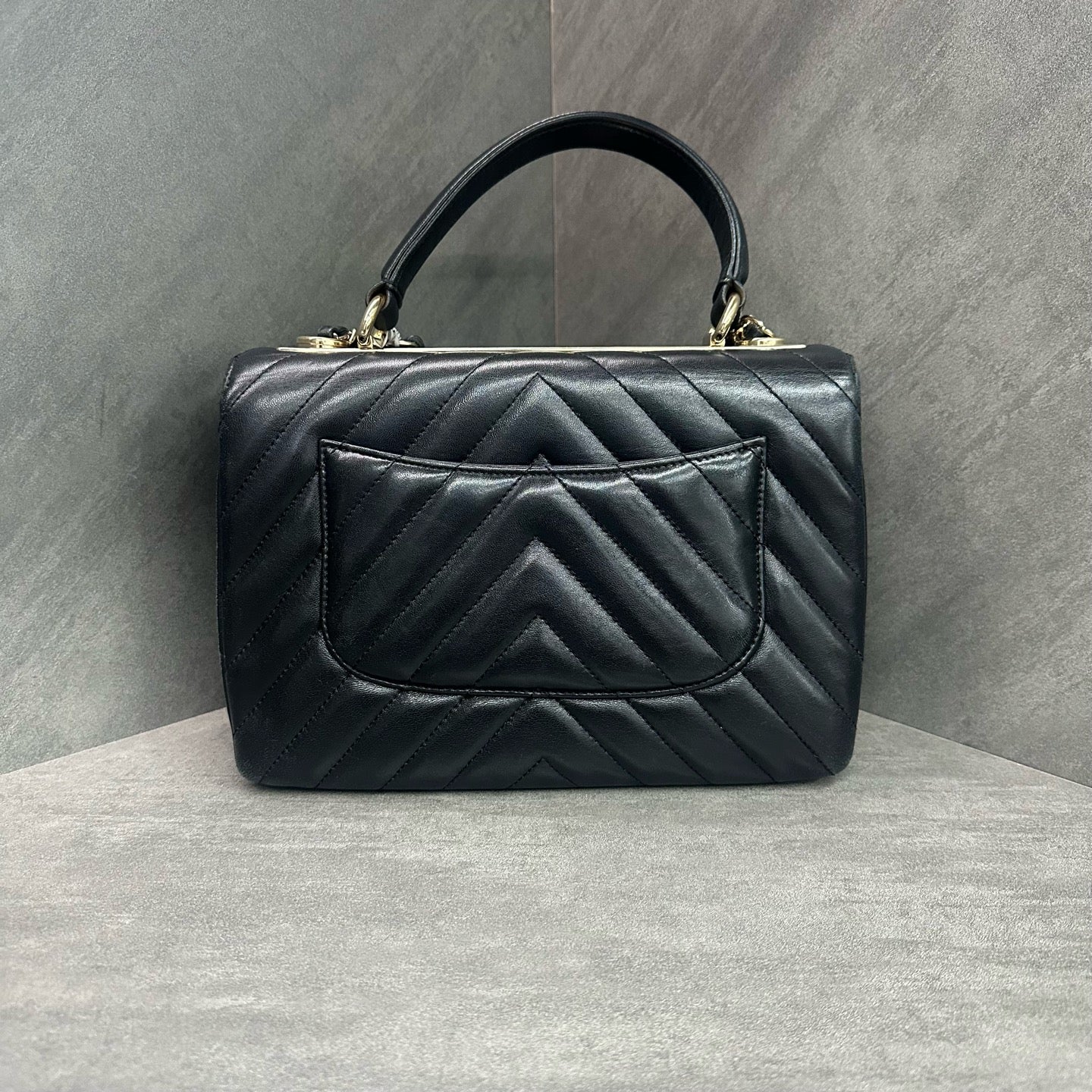 Chanel Trendy CC Black-Gold V-stitch Sheepskin Tote Shoulder Crossbody Bag, 25 Series