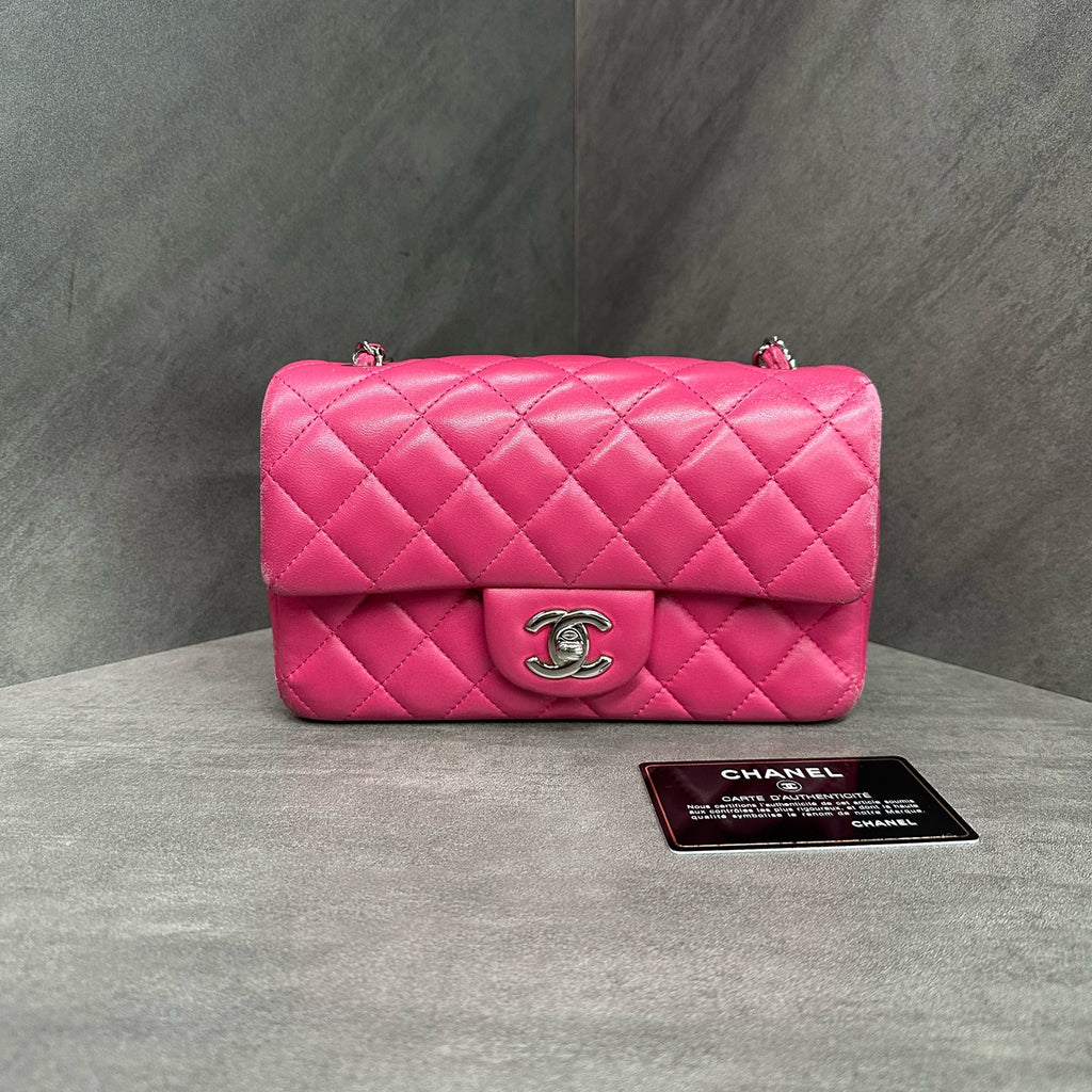 Chanel cf Large mini pink and silver sheepskin chain bag, 19 opening strap card bag type, three-dimensional inside clean