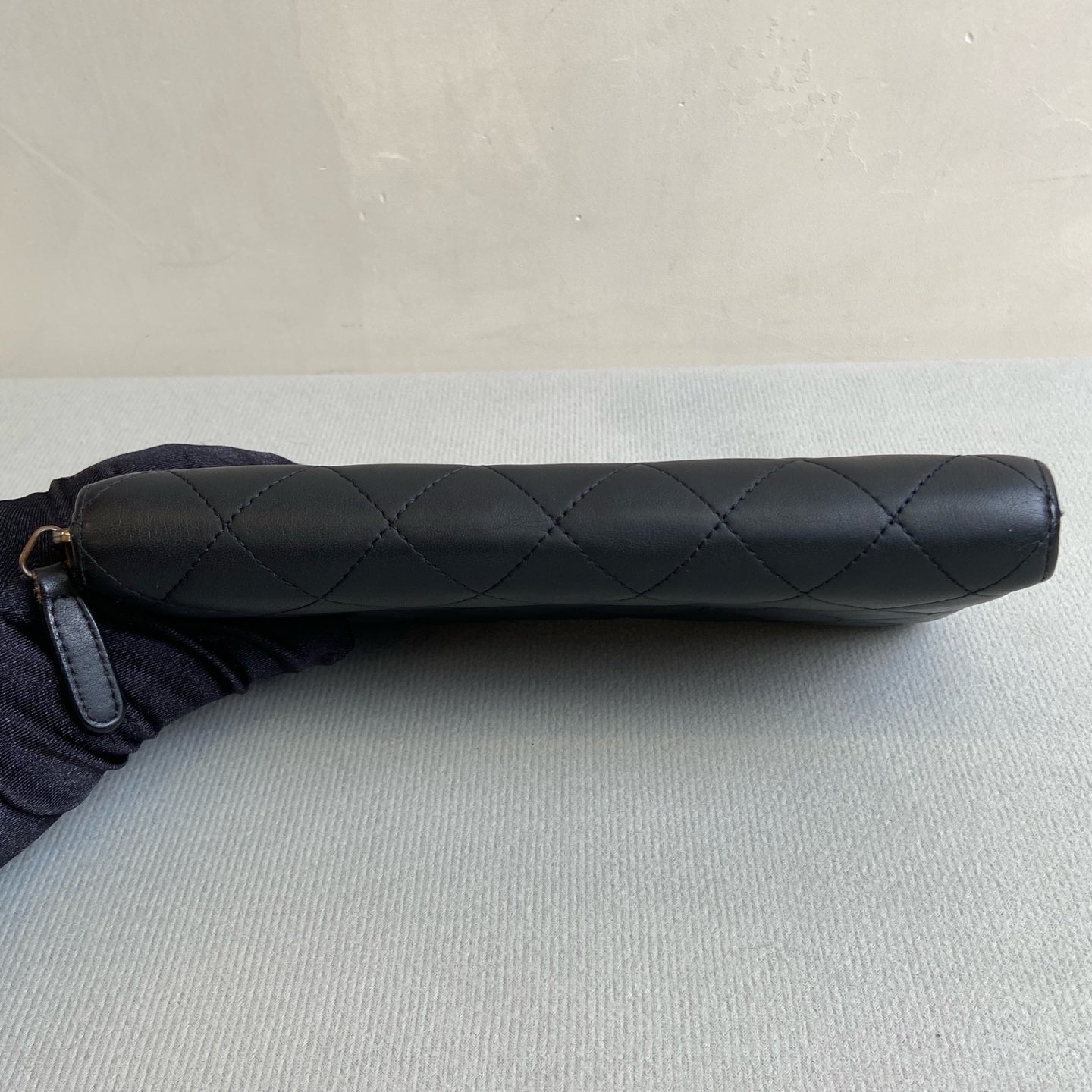 CHANEL 15 Opening 99% New Black Quilted Zipper Wallet Size: 19*10
