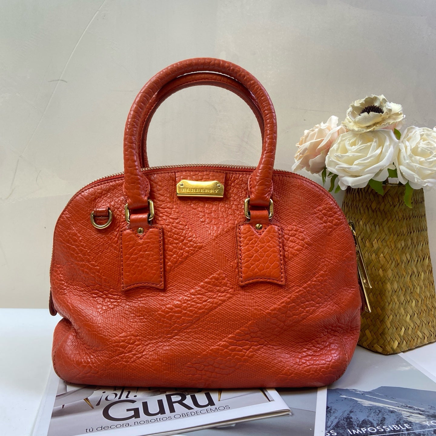 Burberry / Burberry Orange Pumpkin Bag Shell Bag Shoulder Bag 99% New Size 30*23 Cowhide Material Original Price: 106