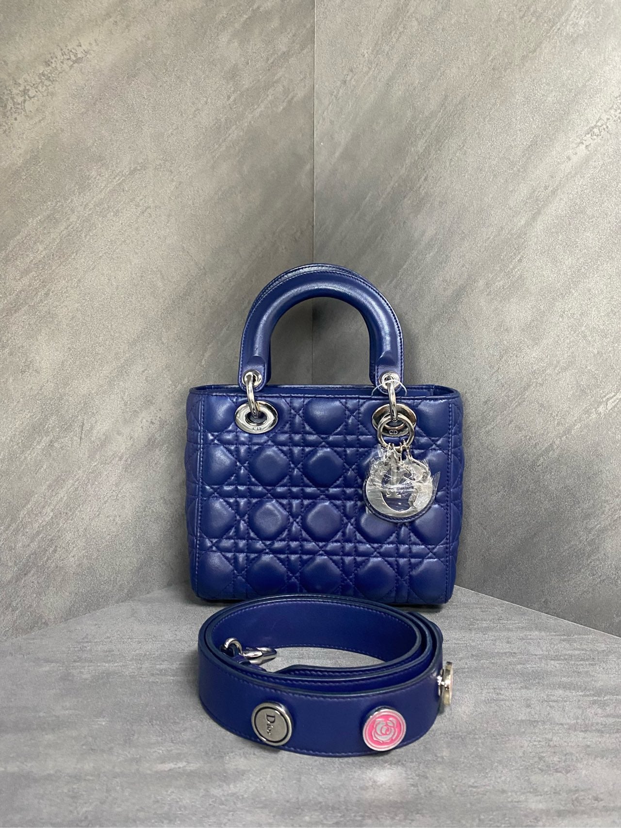 Dior Lady Dior four-grid blue badge shoulder strap, 17 code
