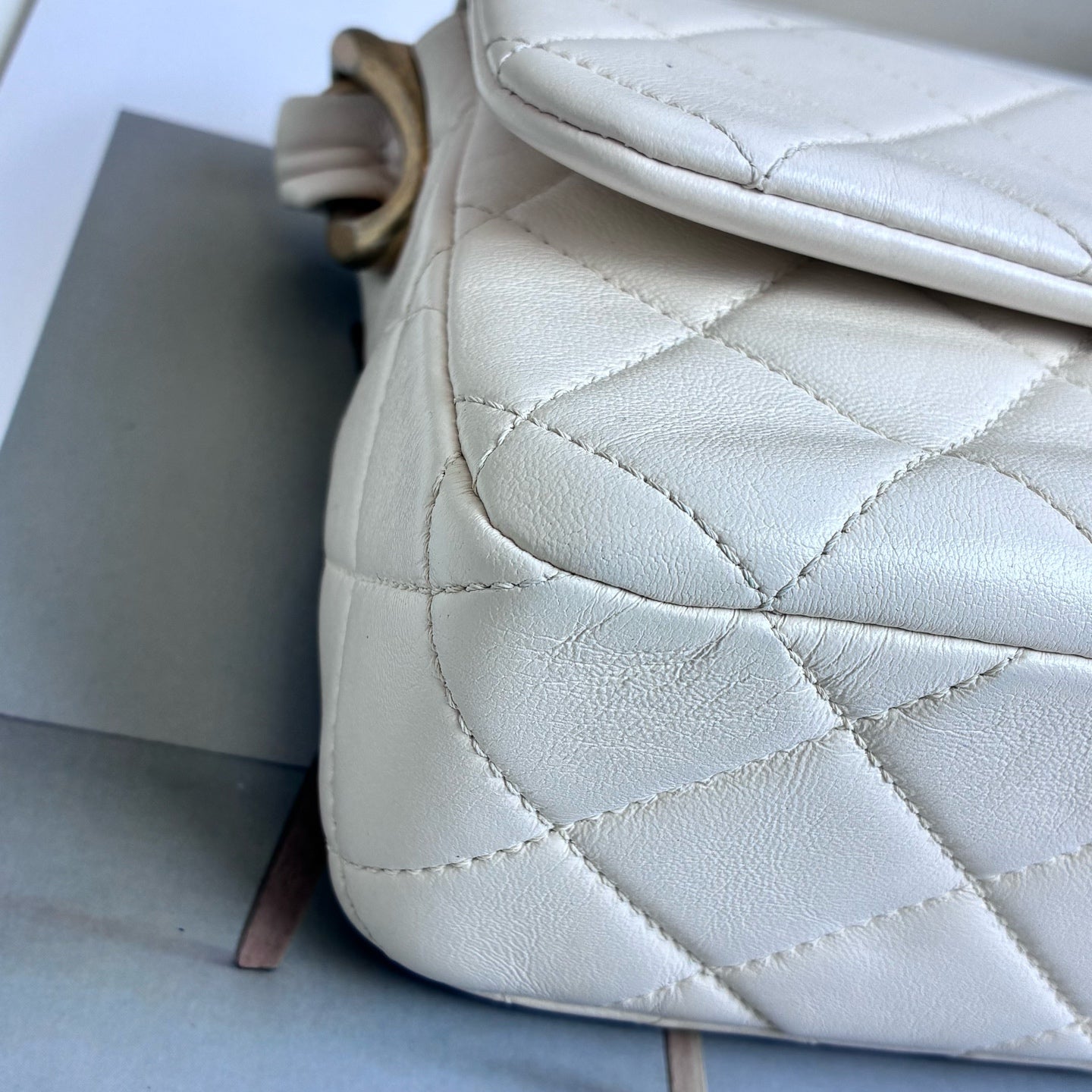 Chanel 24S New Chunky Chain Underarm Bag Shoulder Bag 99% New Size: 21.5*6*13 Platinum Lambskin