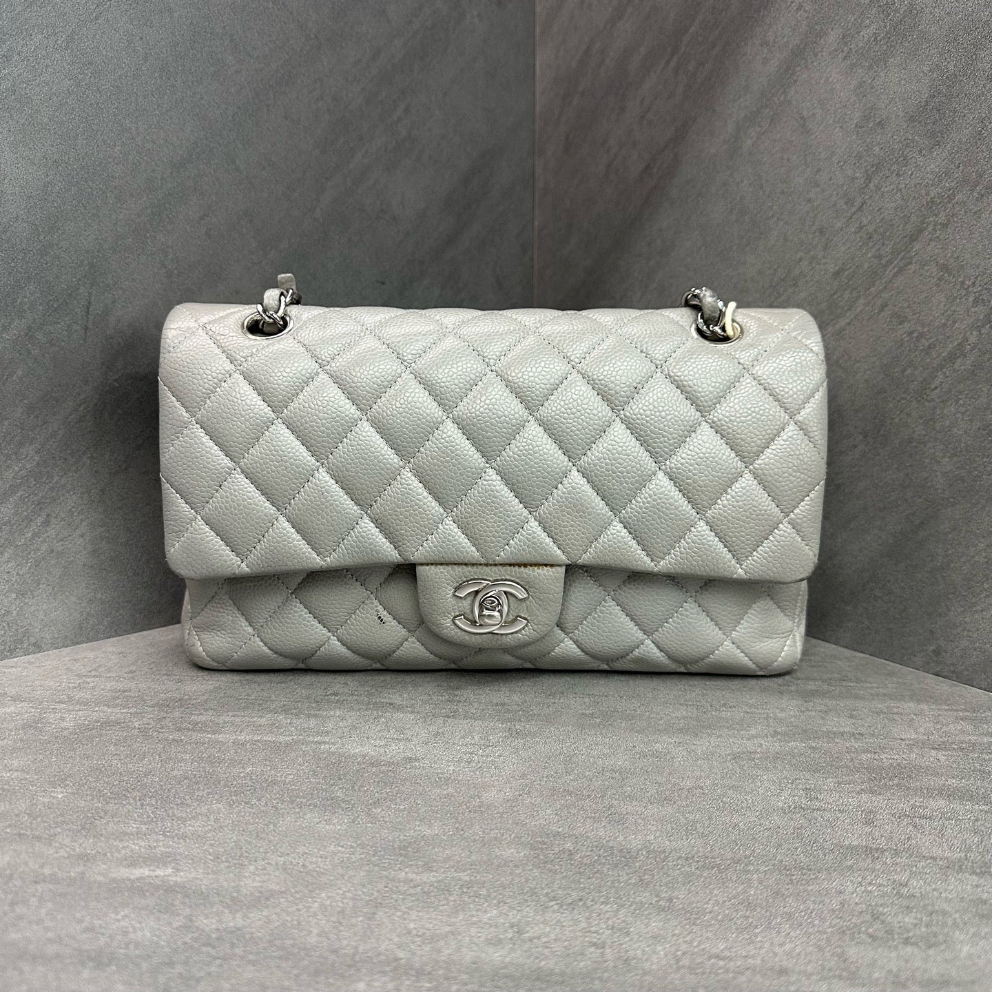 Chanel cf medium size grey silver-clasp lychee cowhide chain bag, 19 opening, card-free, three-dimensional