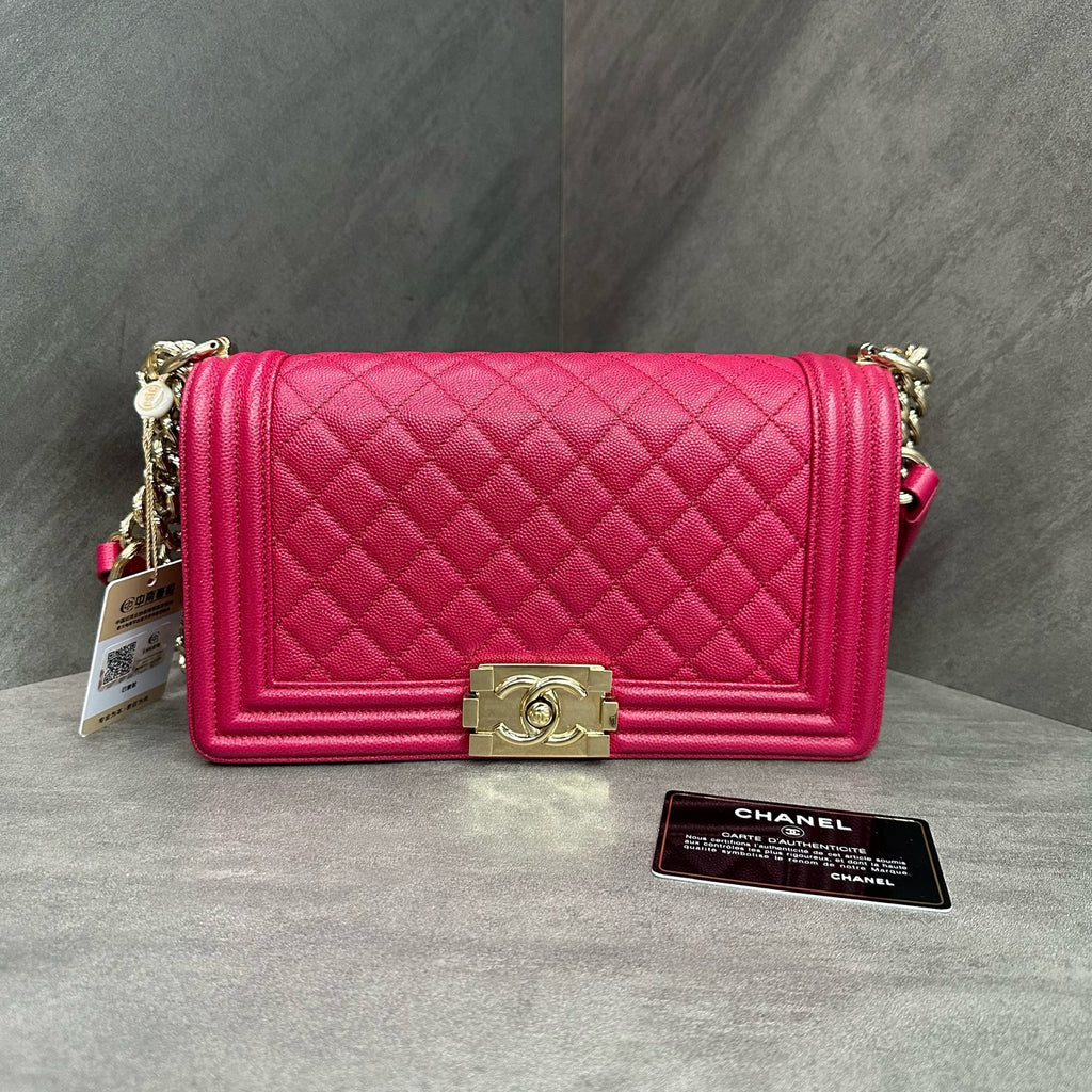 Chanel Le Boy Medium, fuchsia pink litchi leather, 23-series with authenticity card, structured shape, original condition