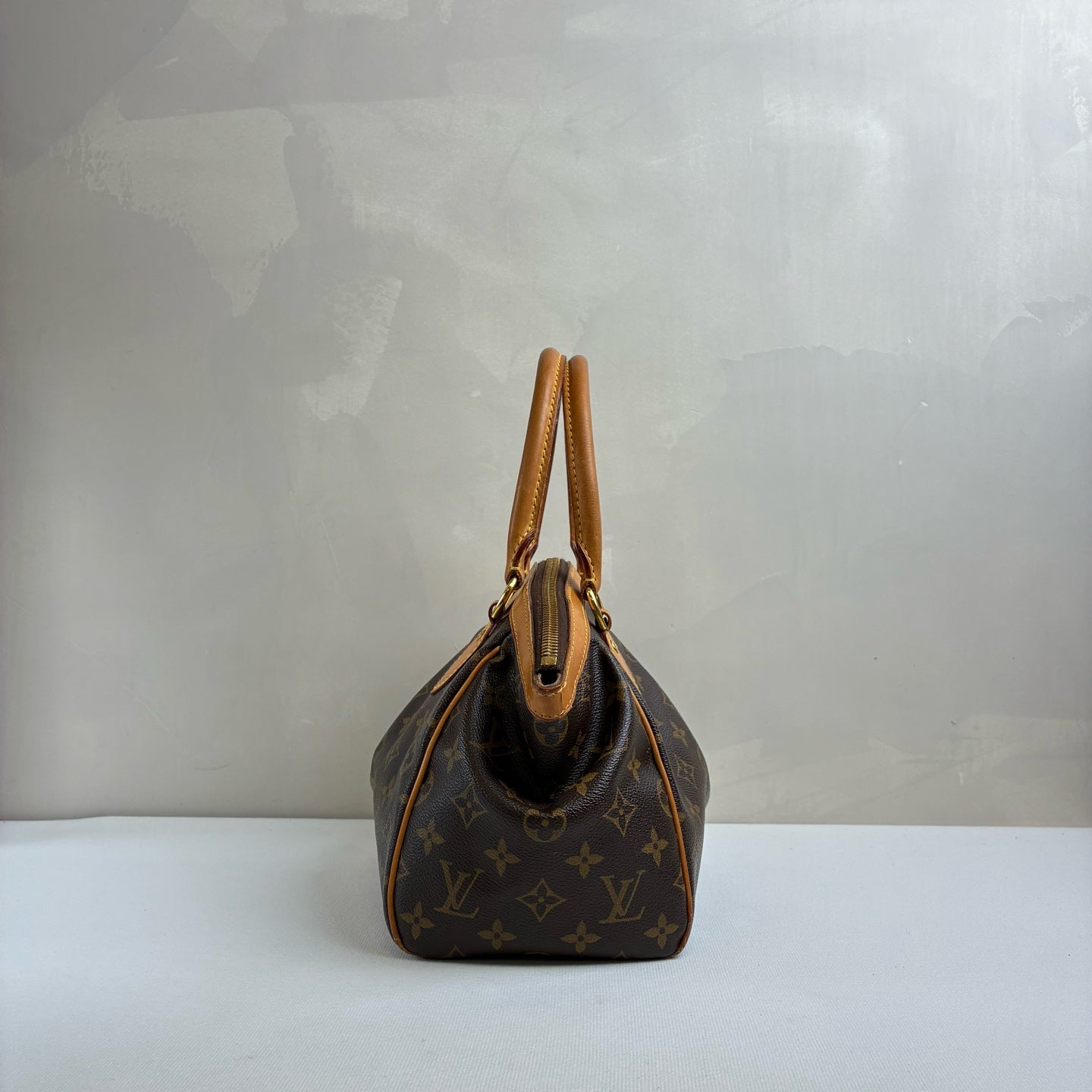 Louis Vuitton/LV Classic Monogram Small Dumpling Bag Handbag 99% New Size: 28 x 11 x 24 cm