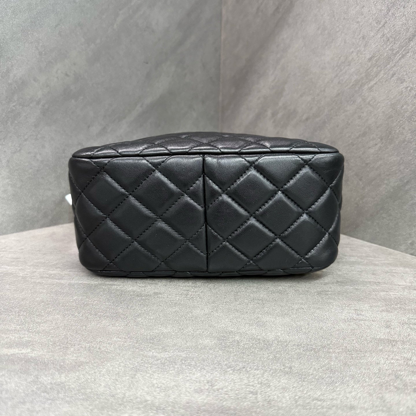 Chanel 22S Gold Ball Hobo, 2022 chip version, black gold ball, original condition