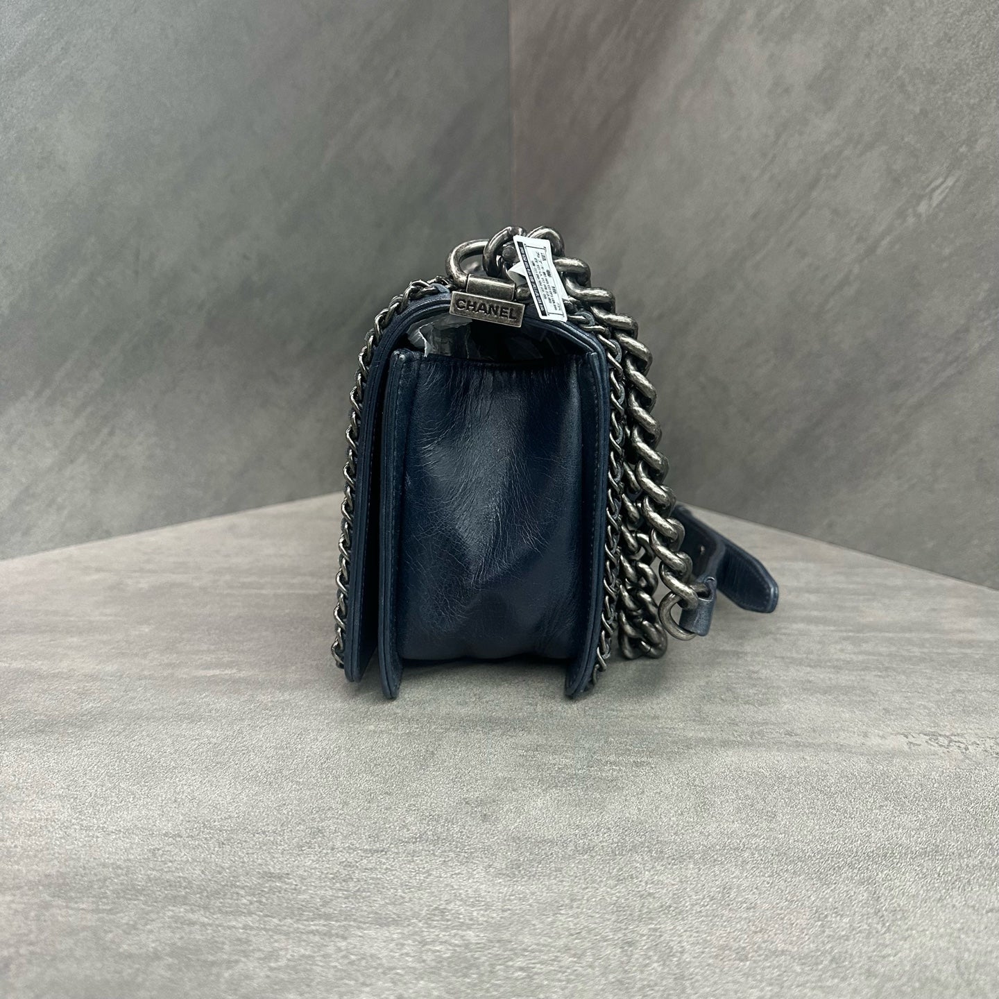 CHANEL Le Boy multi-chain trimmed heavy-duty chain bag, blue-black with silver-tone hardware, oil-waxed cowhide, 20-series serial number, original condition, in stock at favorable price