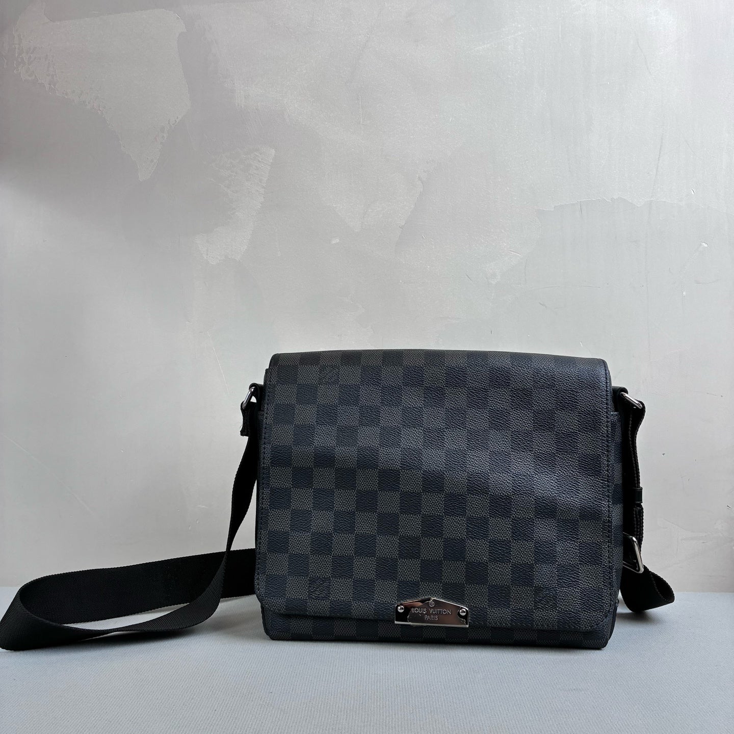 Louis Vuitton/LV Chip Series Black Checkerboard Flap Messenger Bag Size 25*23 Original Price 13,800