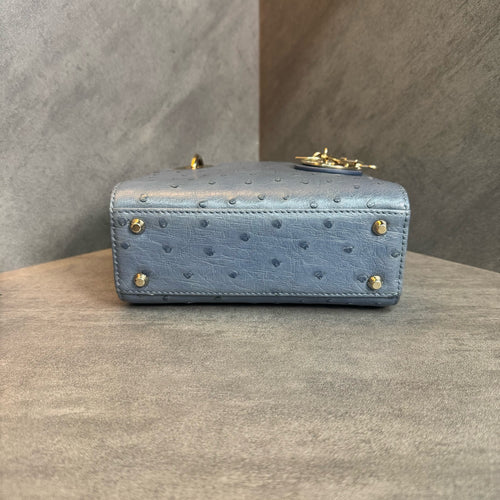 99% new Dior Lady Dior three-compartment ostrich skin grey-gold bag, structured silhouette, clean interior, no wear on the four corners, 2021 serial code, original condition, available now