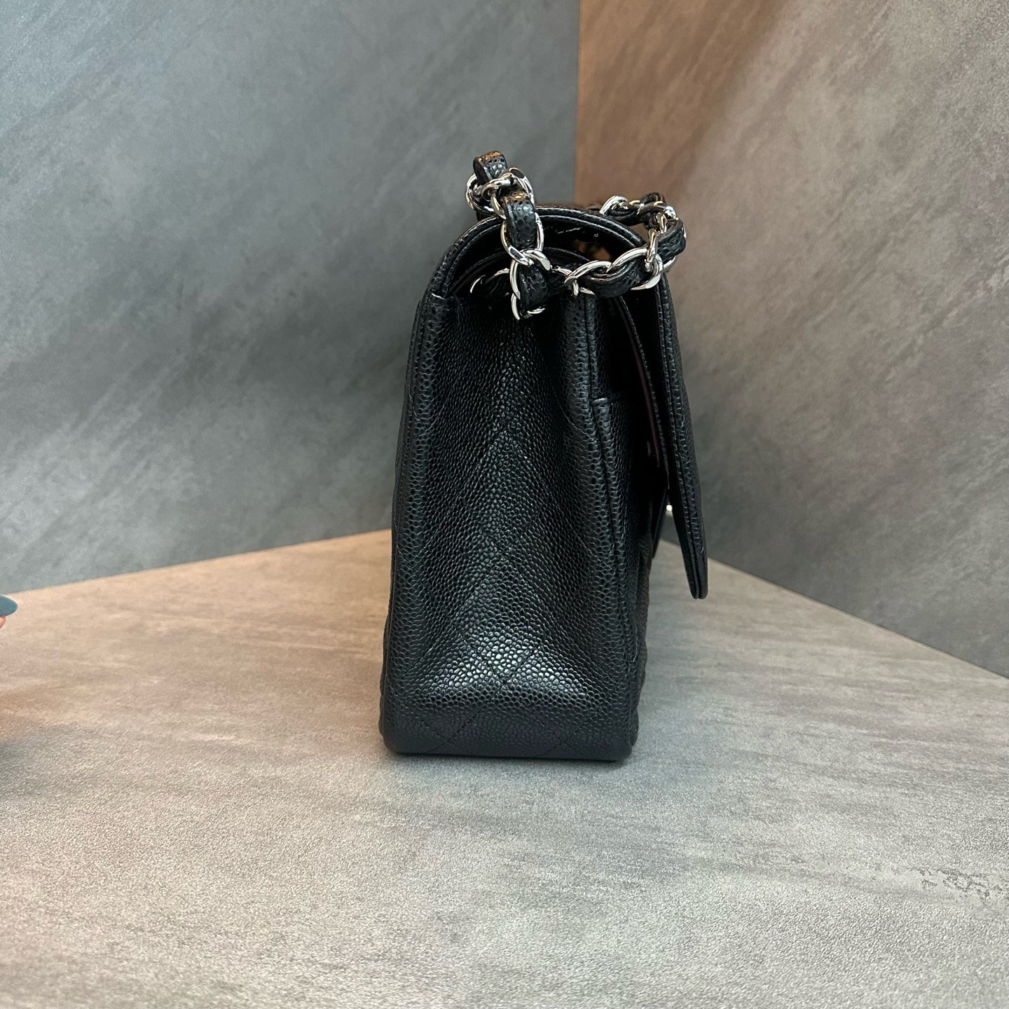 Chanel cf jumbo Black Silver lychee cowhide chain Bag 15, open bag type, three-dimensional inside clean