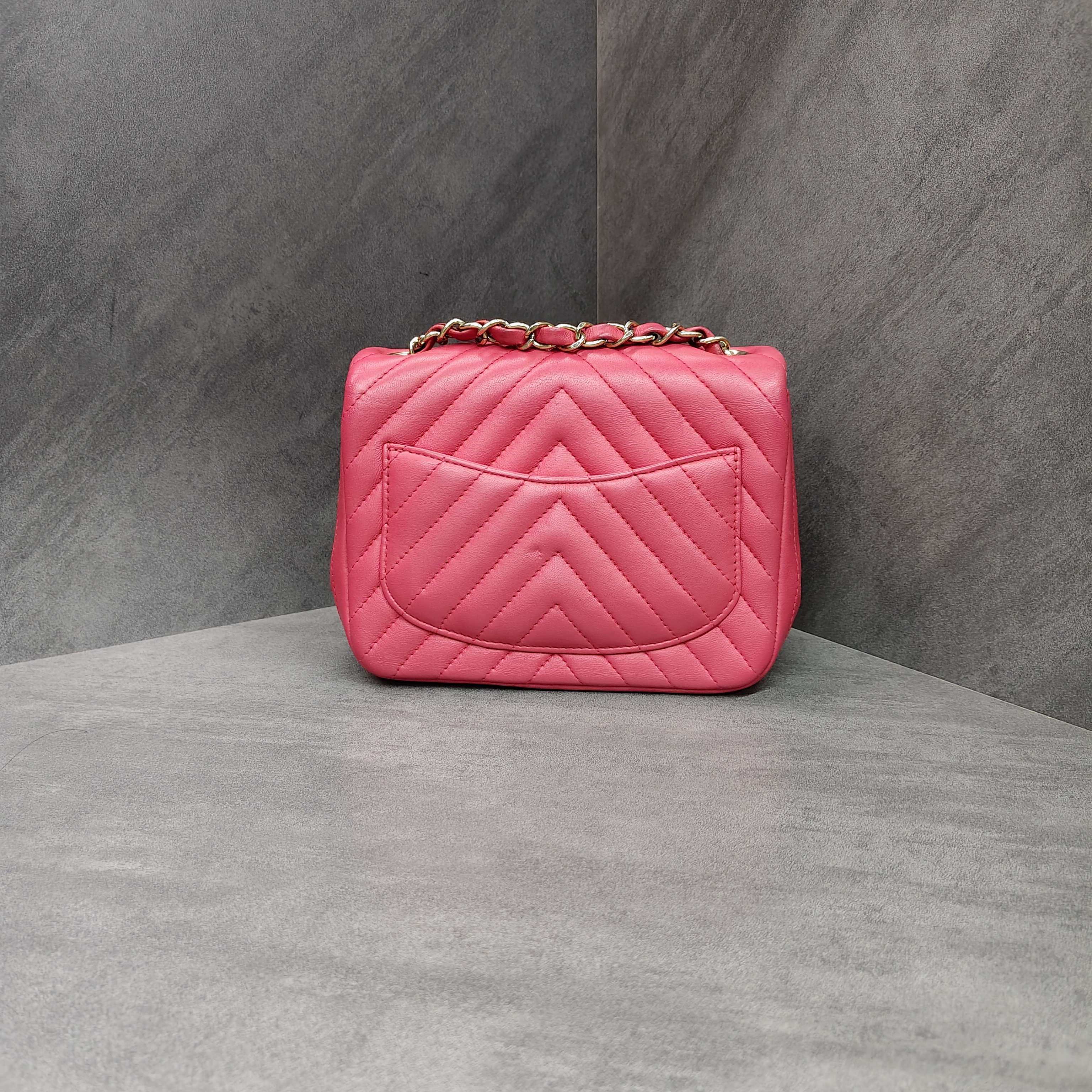 Chanel CF Round Fatty Pink Gold-Tone Lambskin 24-Bag With Card, Three-Dimensional Bag Shape