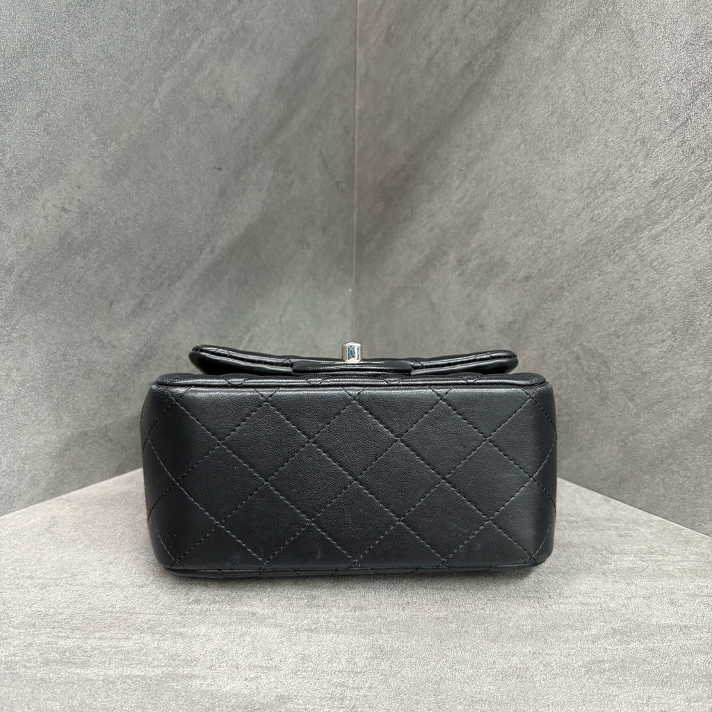 Chanel Fang Chubby black silver sheepskin 26 open strap card in original color