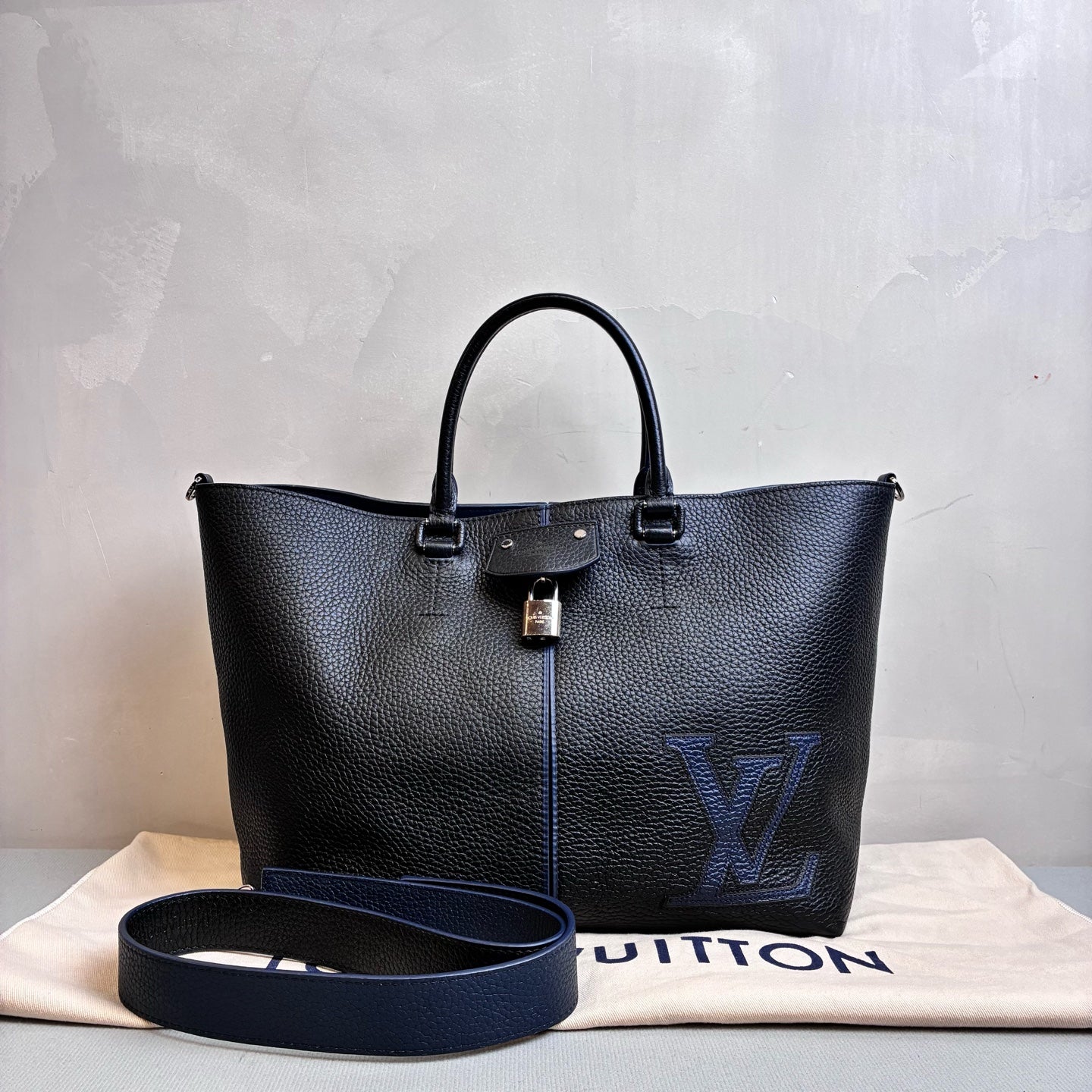 LV/Louis Vuitton Pernelle Tote Bag, Dark Blue Leather, 99% New, Size 31×16 cm