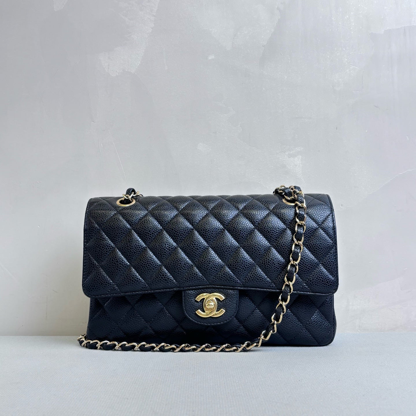 CHANEL Classic Medium Litchi Leather Durable Anti-Scratch Handbag with Iconic Gold Double C Twist Lock in Black and Gold, 14-inch Shoulder Bag