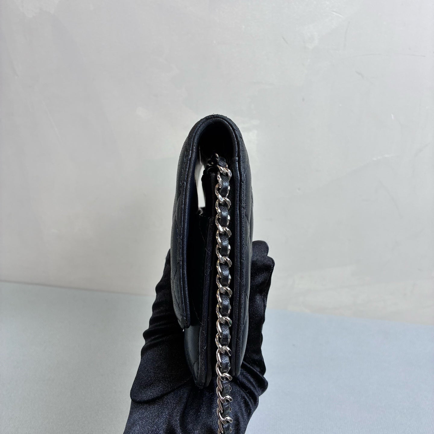 Chanel WOC Black Gold Lambskin Chain Bag 22 Open Black Lambskin Classic Diamond Pattern Gold Hardware Size 19×12cm