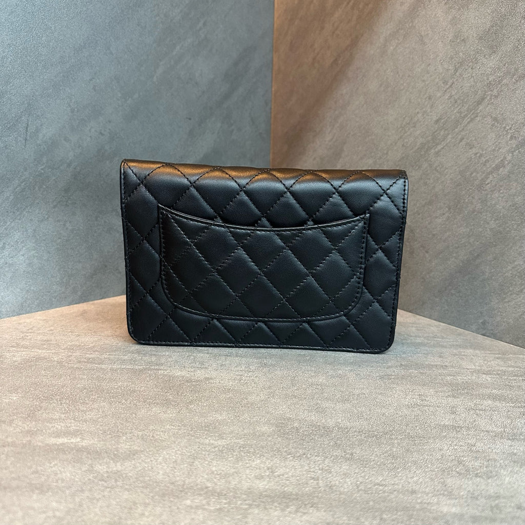 Chanel woc black silver-clasp sheepskin chain bag, 18 kai, no card