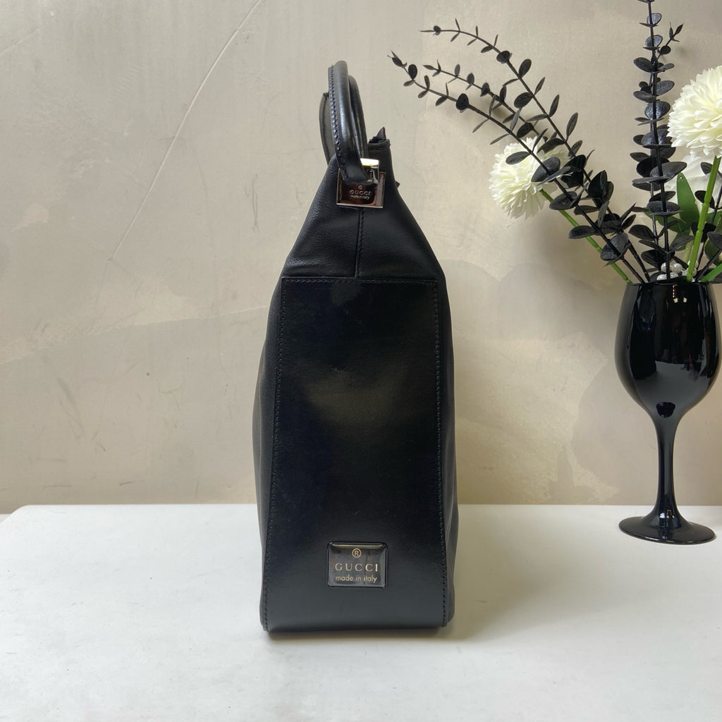 Gucci/Gucci Gucci Shoulder Bag 99% New Size: 26*27 Black Leather Material Pre-owned Model