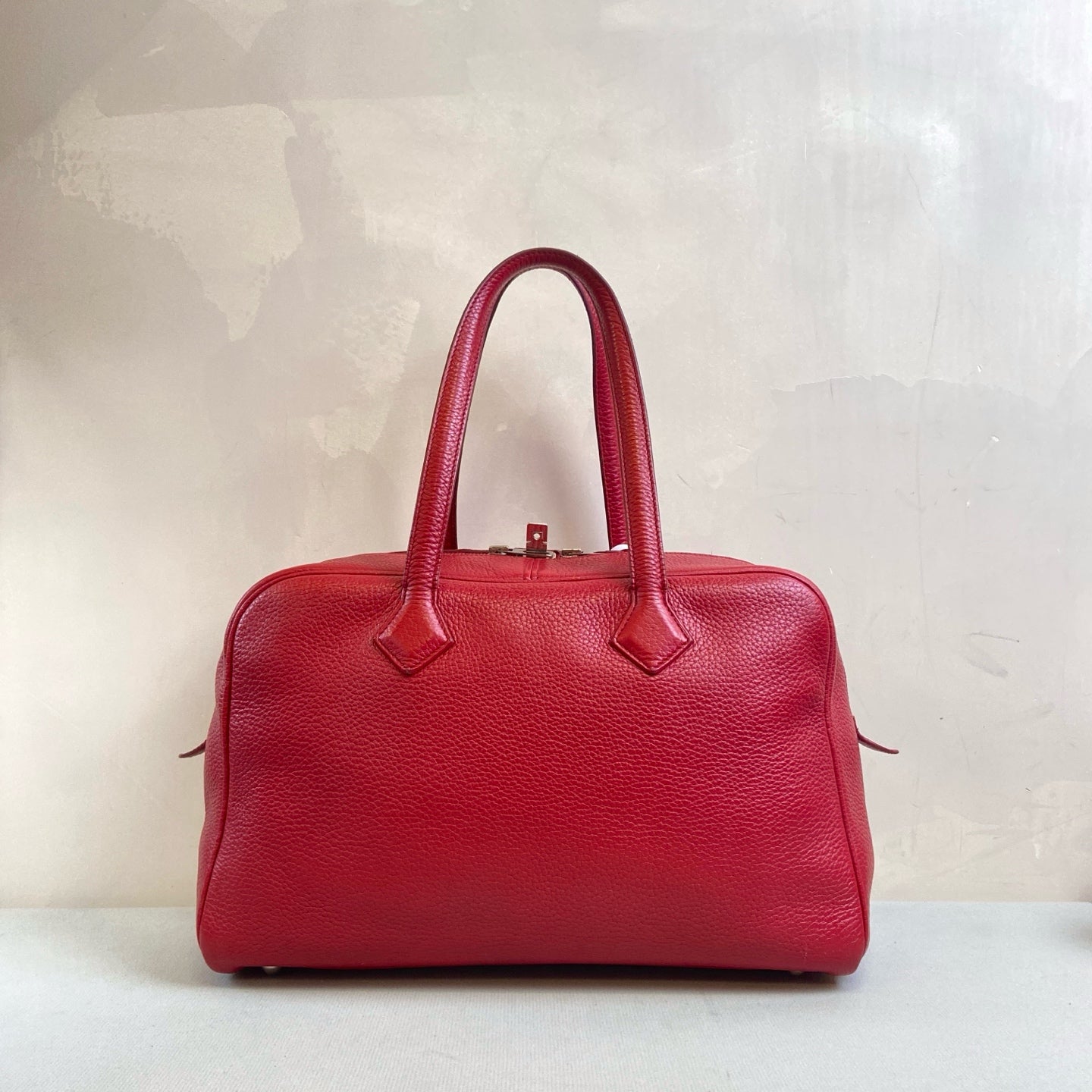 Hermès 98% New Frame R Engraved Victoria 35 Red Handbag Size 35*23