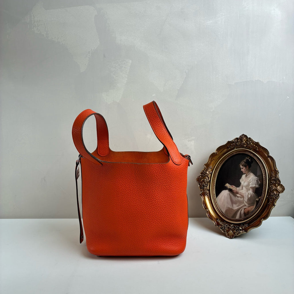Hermes Basket 18 Frame R刻 Mint Condition Size: 18 x 13 x 18 Hermes Orange TC Leather