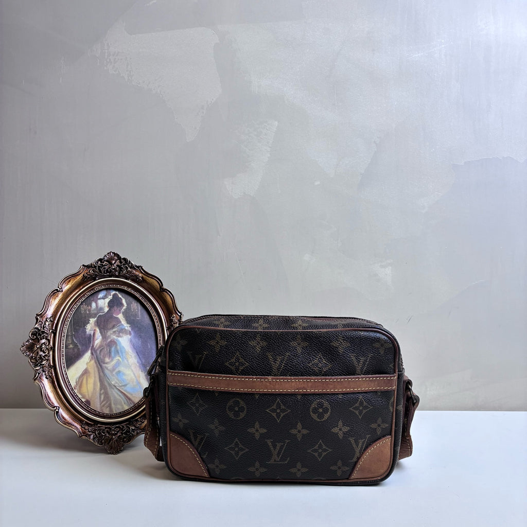 Louis Vuitton Vintage Monogram Camera Bag 1988 Shoulder Bag 98% New Size: 23*14 Coated Canvas