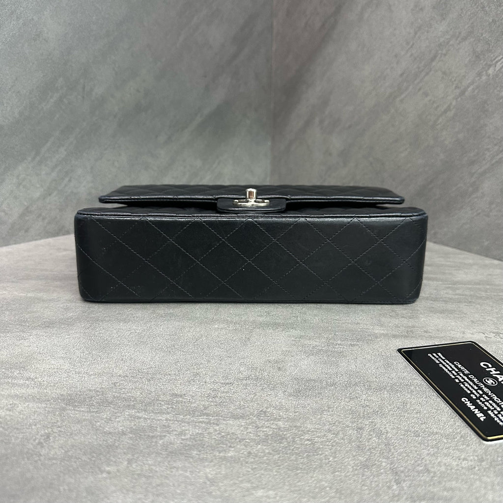 Chanel cf medium-sized black and silver sheepskin chain bag, 14 opening, card bag type, three-dimensional inside clean